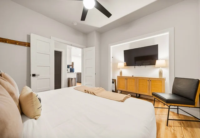 Bedroom 5 image 1
