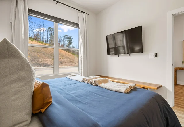 Bedroom 3 image 1