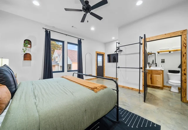 Bedroom 3 image 1
