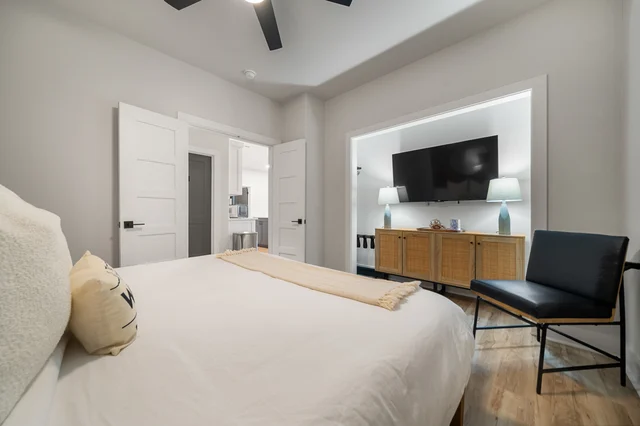 Bedroom 7 image 1