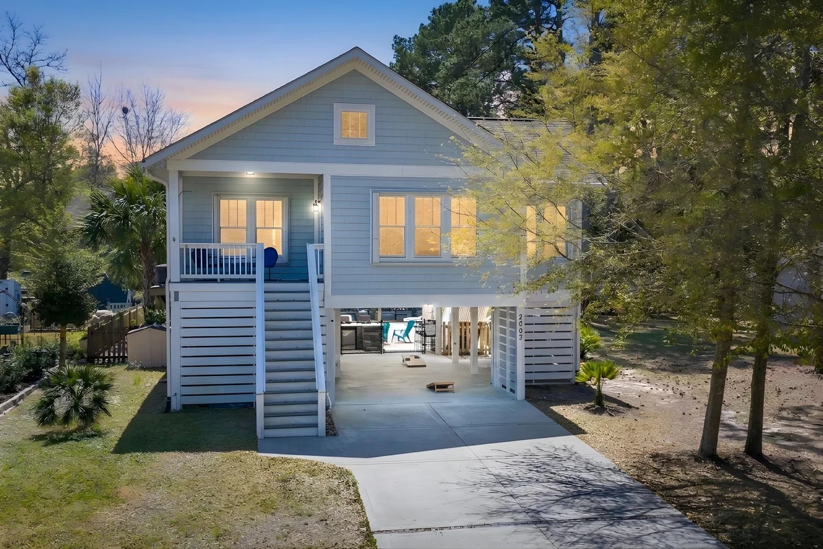 Home in Oak Island property photo 2