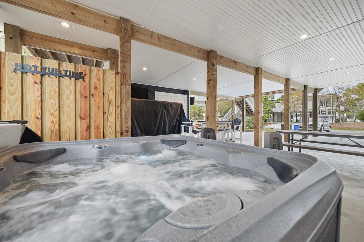 Home in Oak Island property photo 2