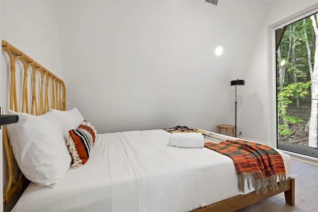 Bedroom 1 image 1