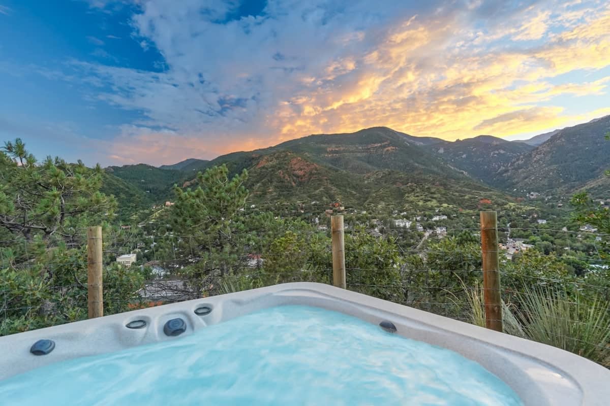 Luxury Retreat, Hot Tub, Sauna, Gym, Manitou property photo 2
