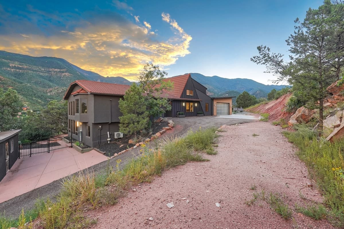 Luxury Retreat, Hot Tub, Sauna, Gym, Manitou property photo 3