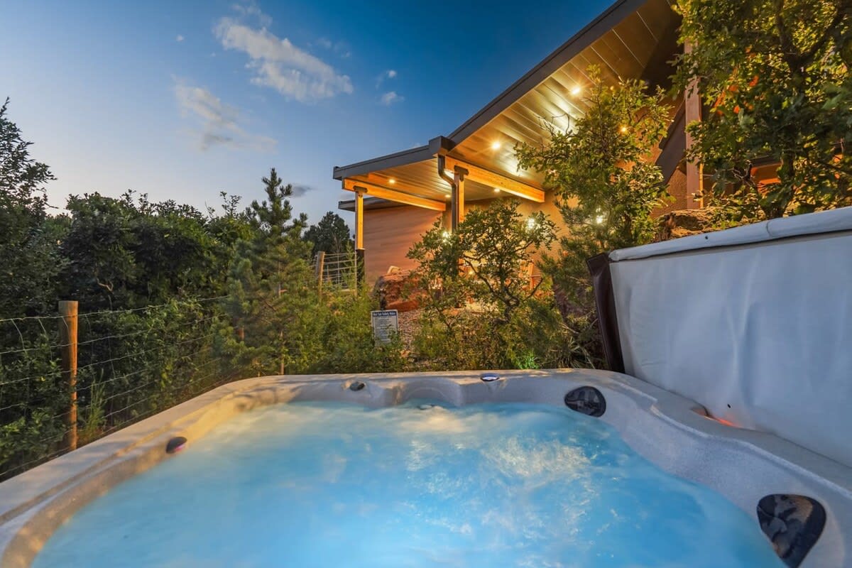 Luxury Retreat, Hot Tub, Sauna, Gym, Manitou property photo 4