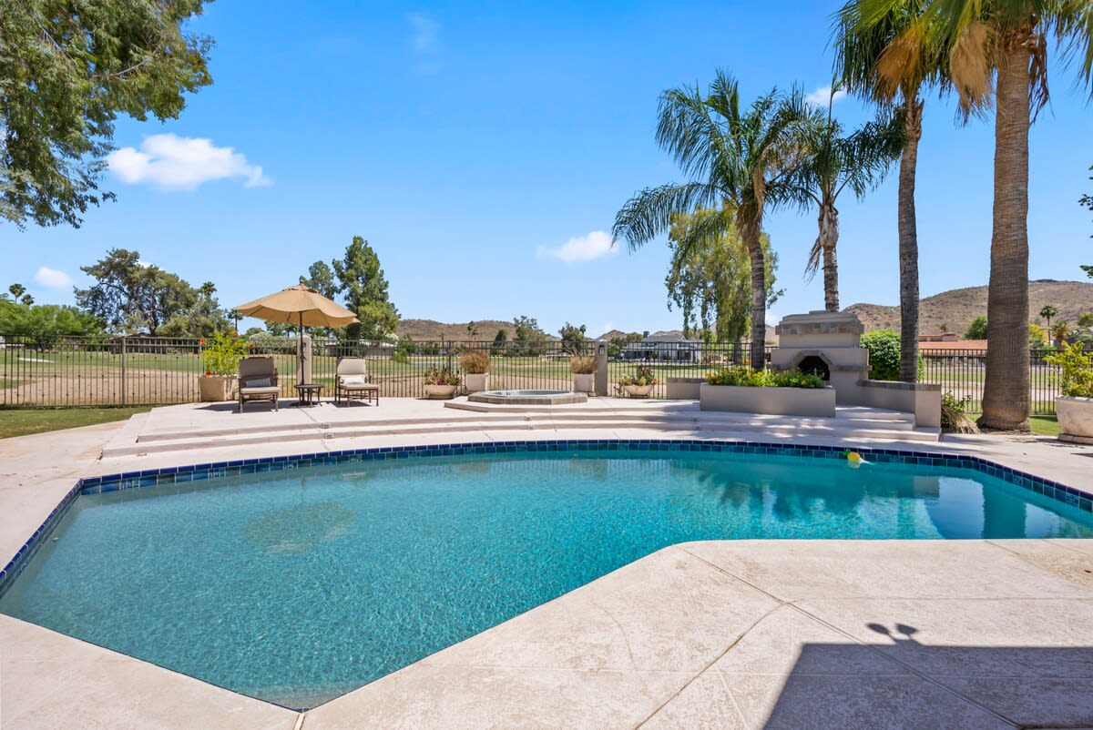 Home in Phoenix property photo 3