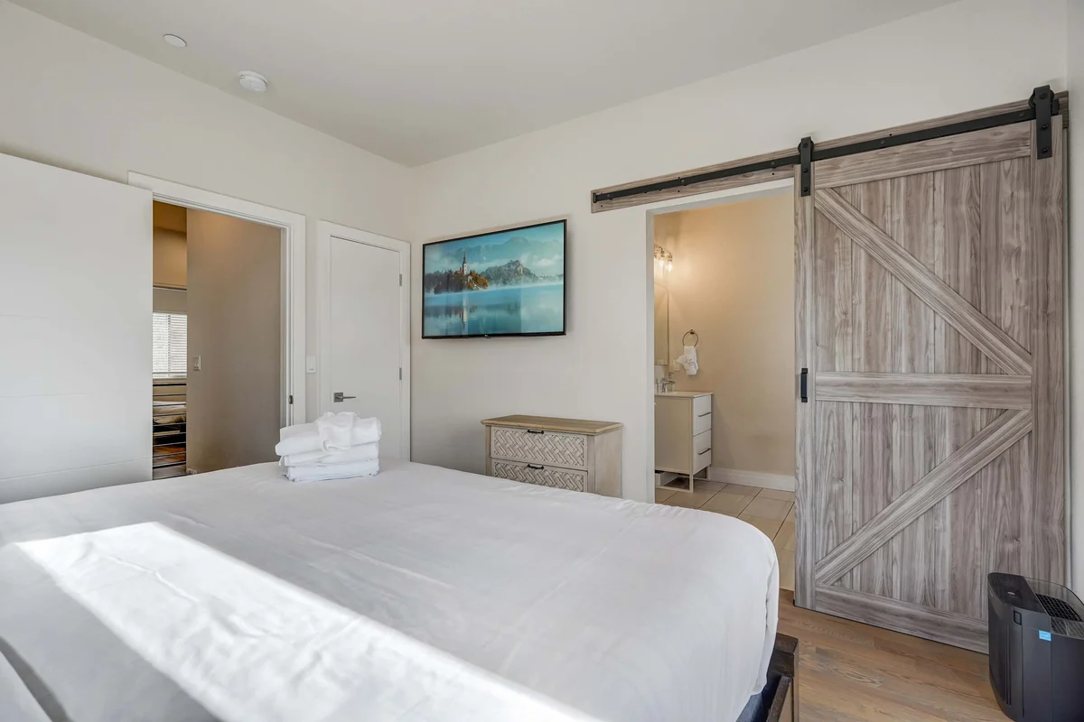 Bedroom image 1