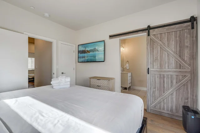 Bedroom image 1