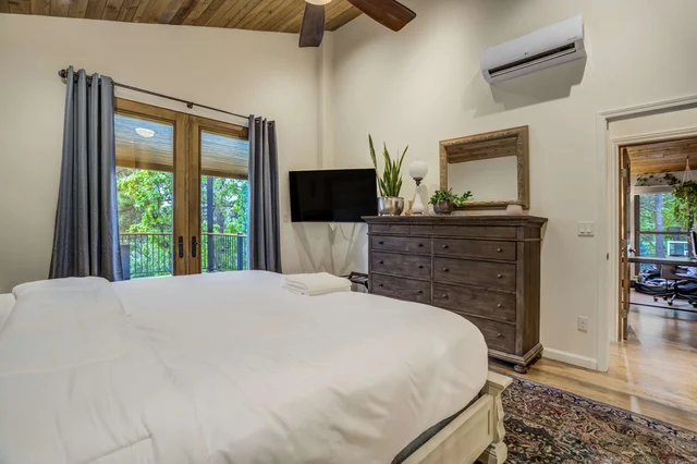Bedroom image 1