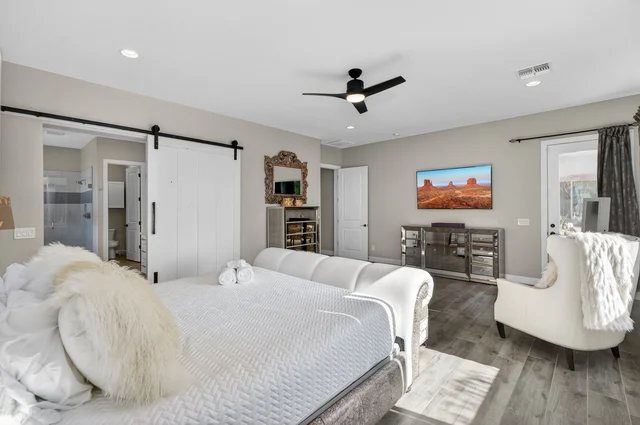 Bedroom image 1
