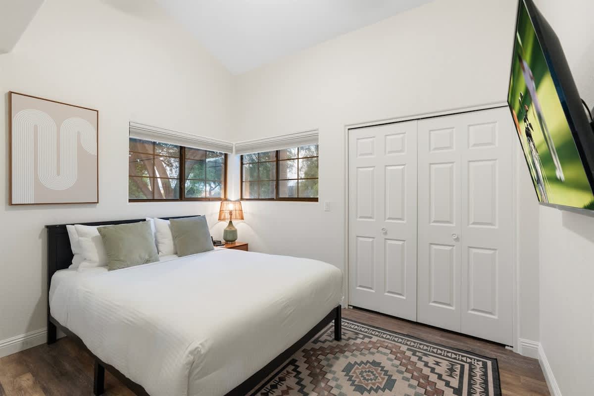 Home in Phoenix property photo 3