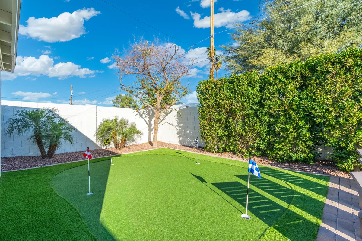 Home in Phoenix property photo 2