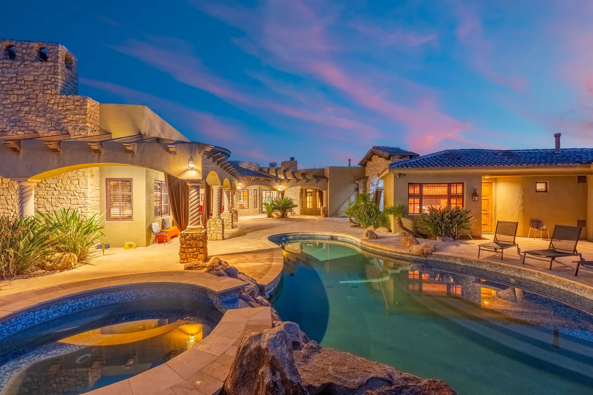 Home in Cave Creek property photo 2