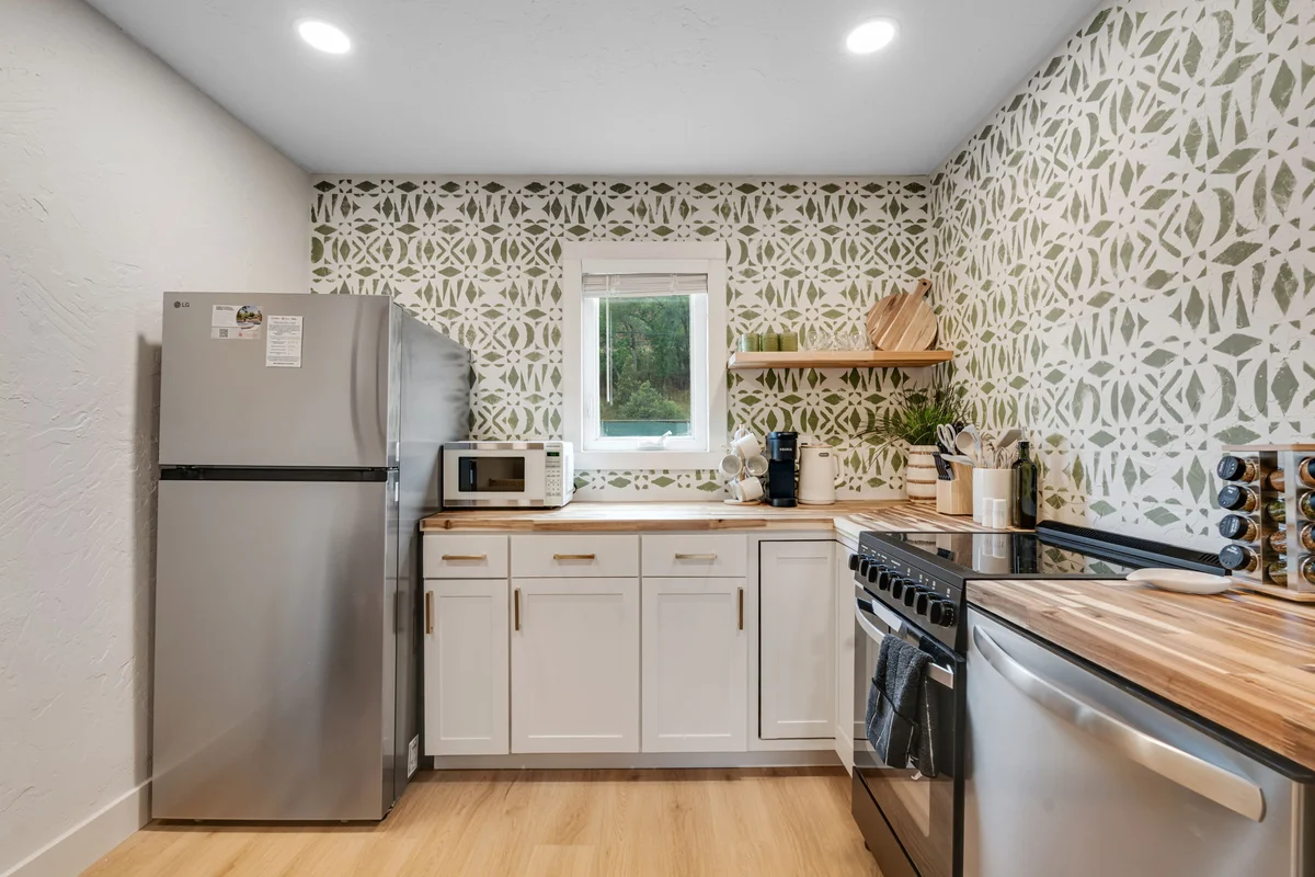Stylish in Manitou Springs, Walk Downtown property photo 2