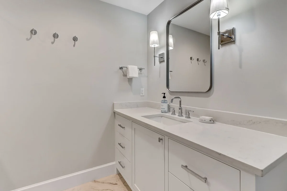 Bathroom 1 image 1