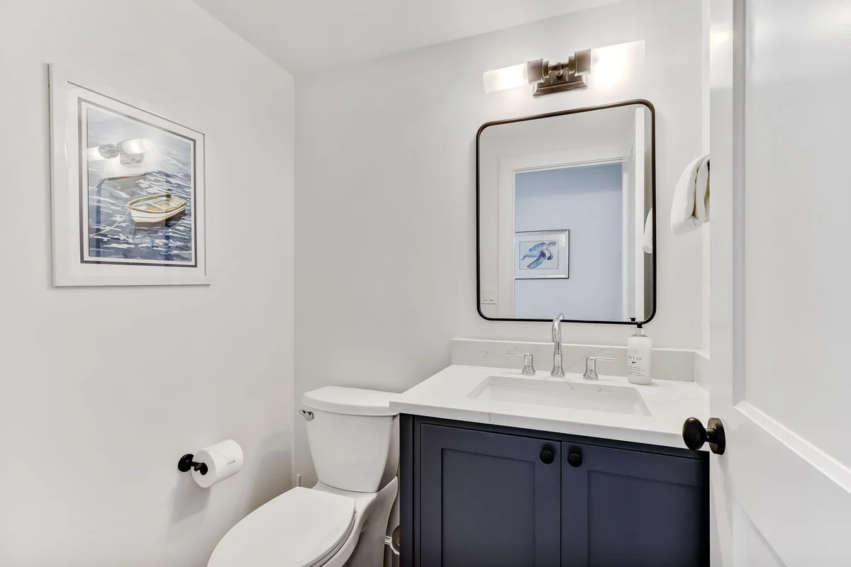 Bathroom 3 image 1