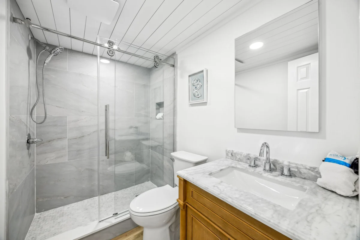 Bathroom 1 image 1