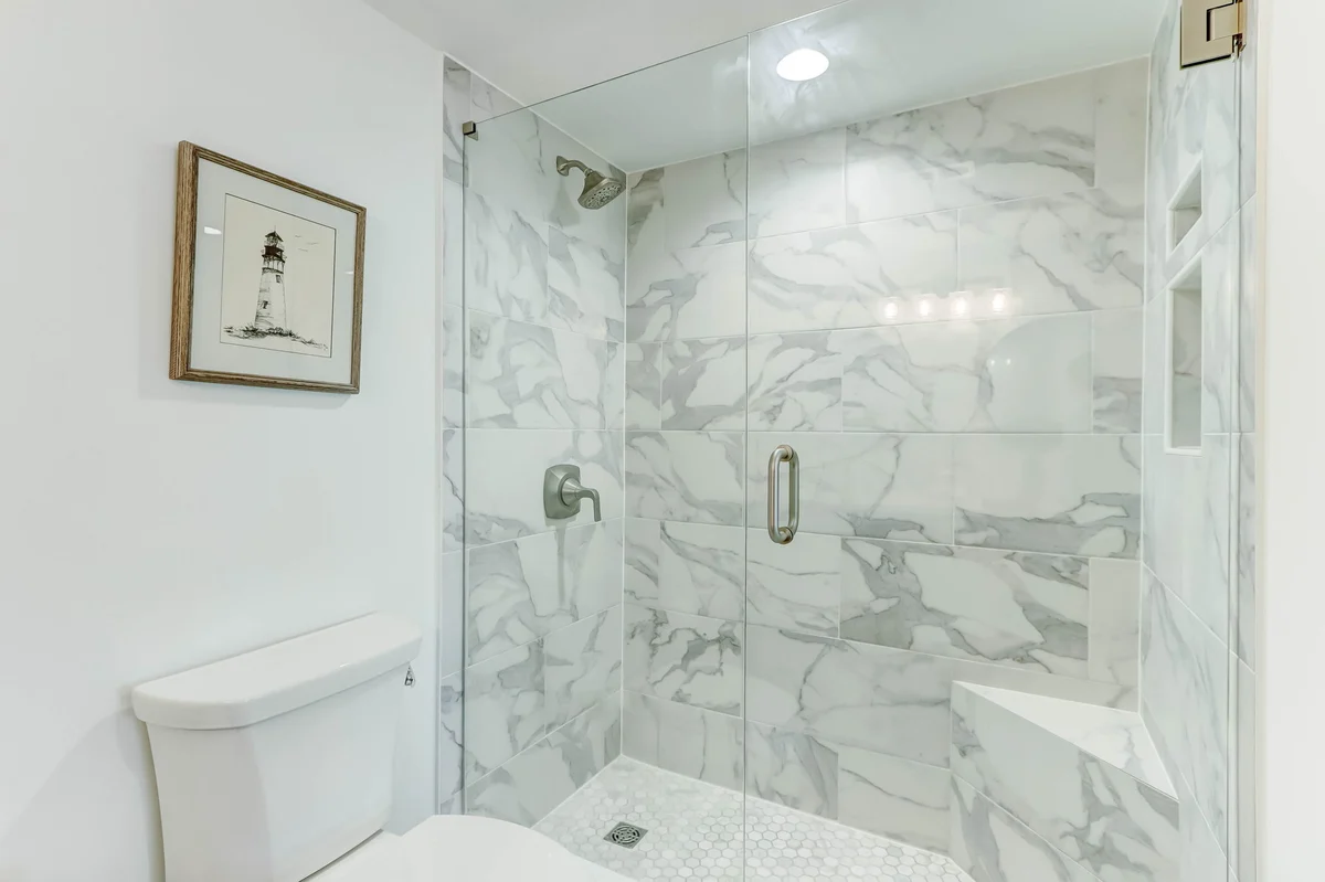Bathroom 1 image 1