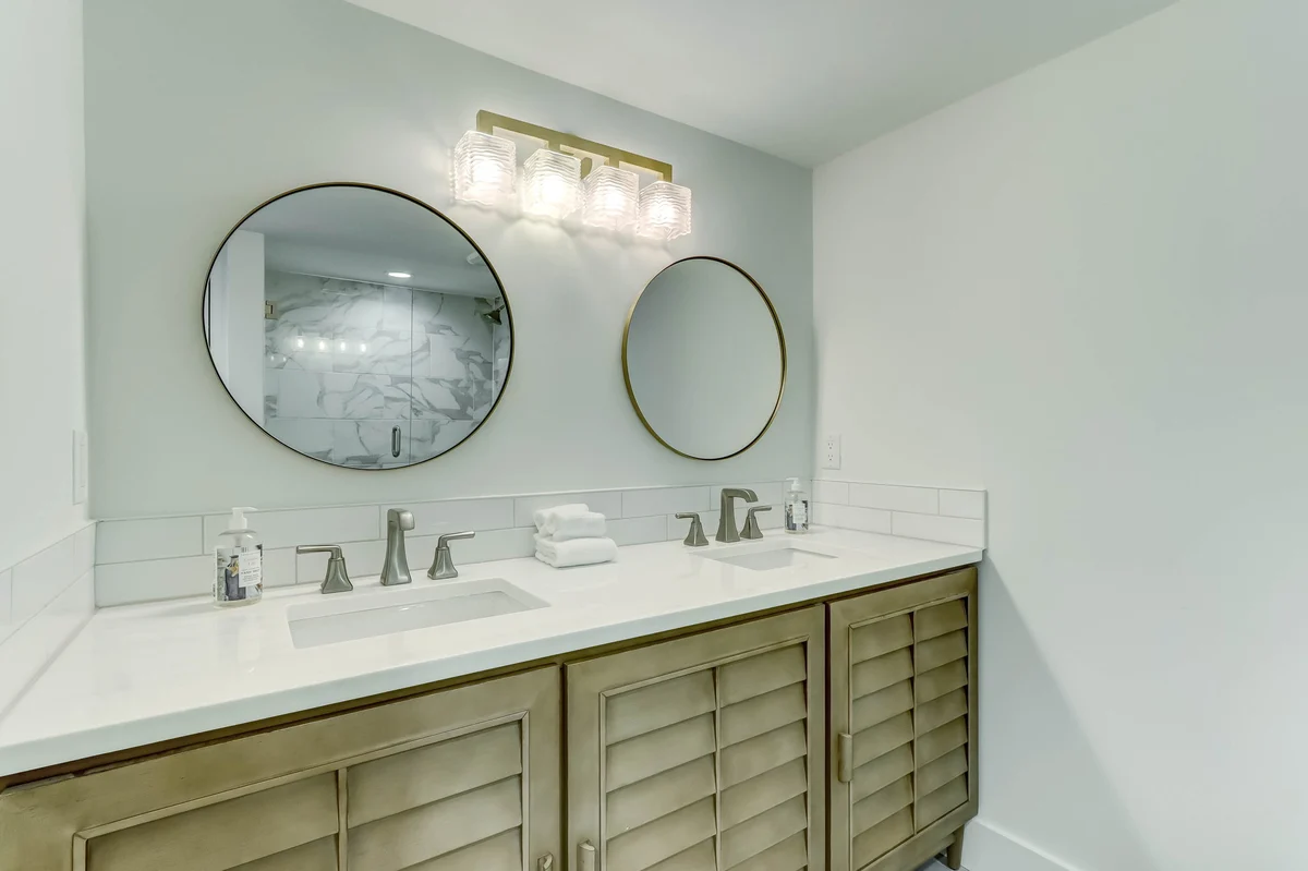 Bathroom 2 image 1