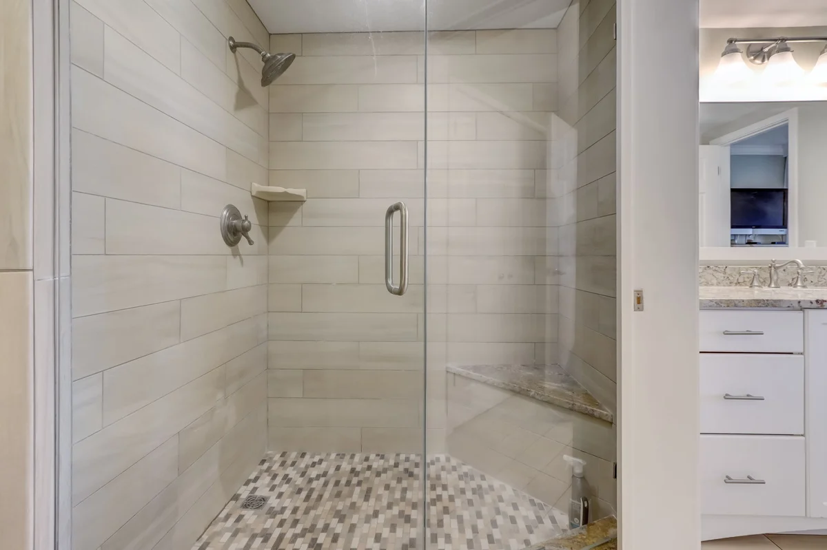 Bathroom 2 image 1