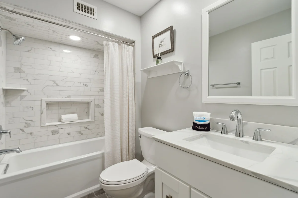 Bathroom 1 image 1