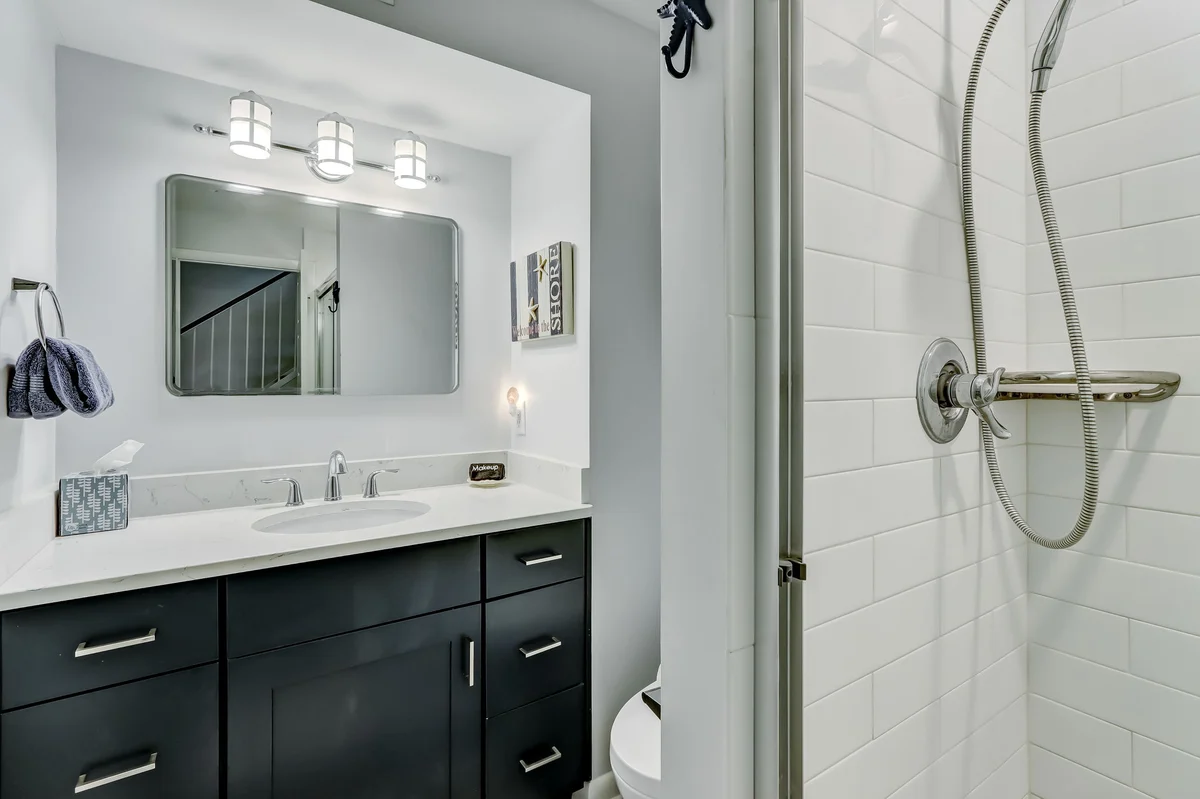 Bathroom 2 image 1