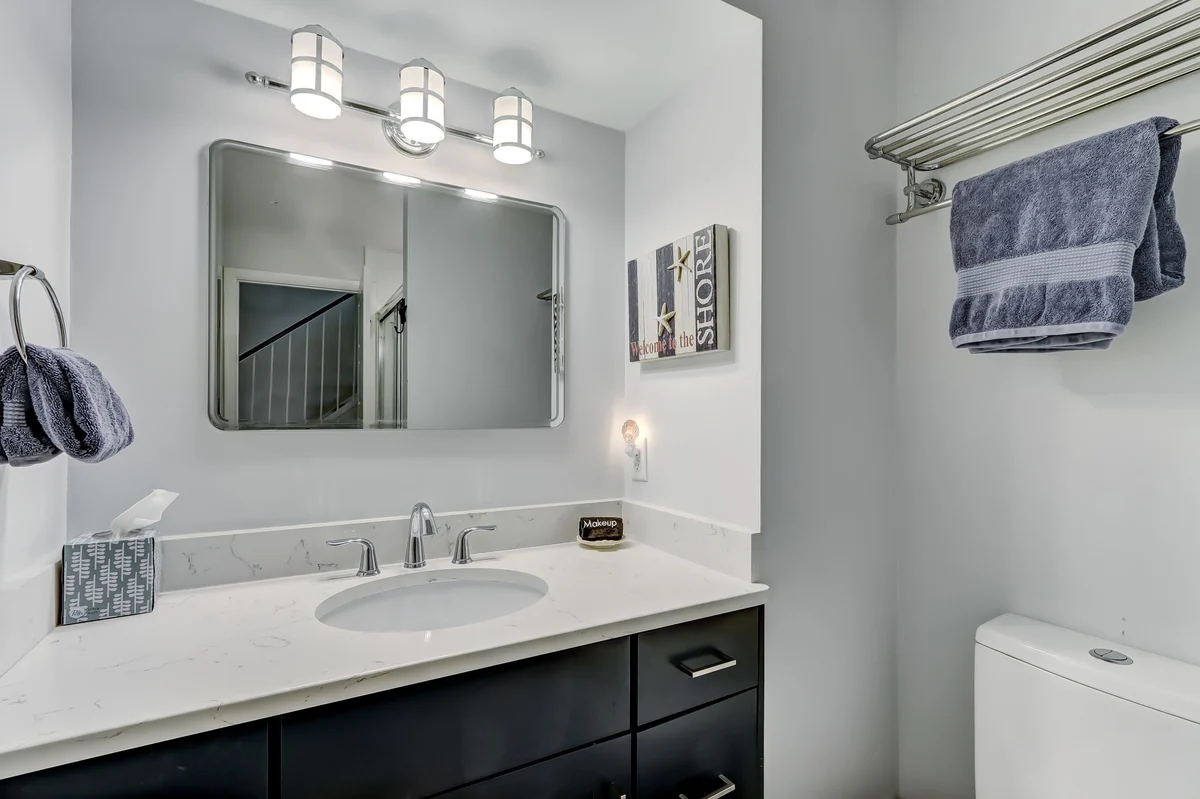 Bathroom 1 image 1