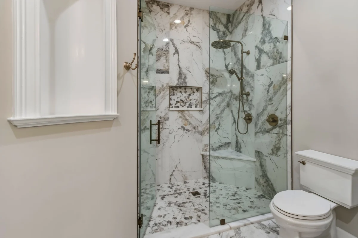 Bathroom 1 image 1
