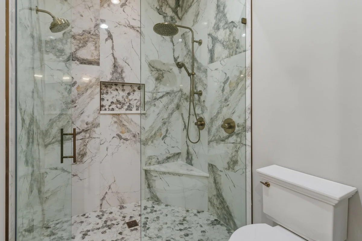 Bathroom 2 image 1