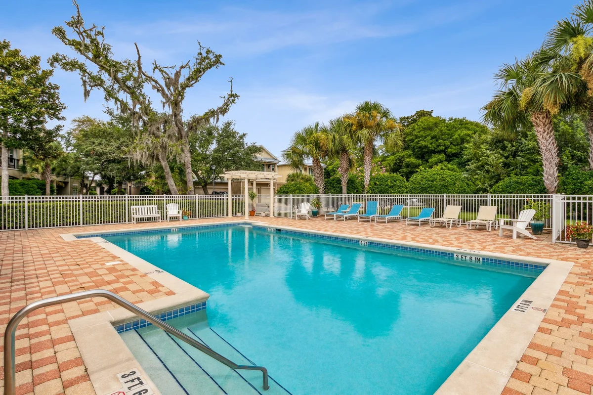 Condo in Fernandina Beach property photo 2