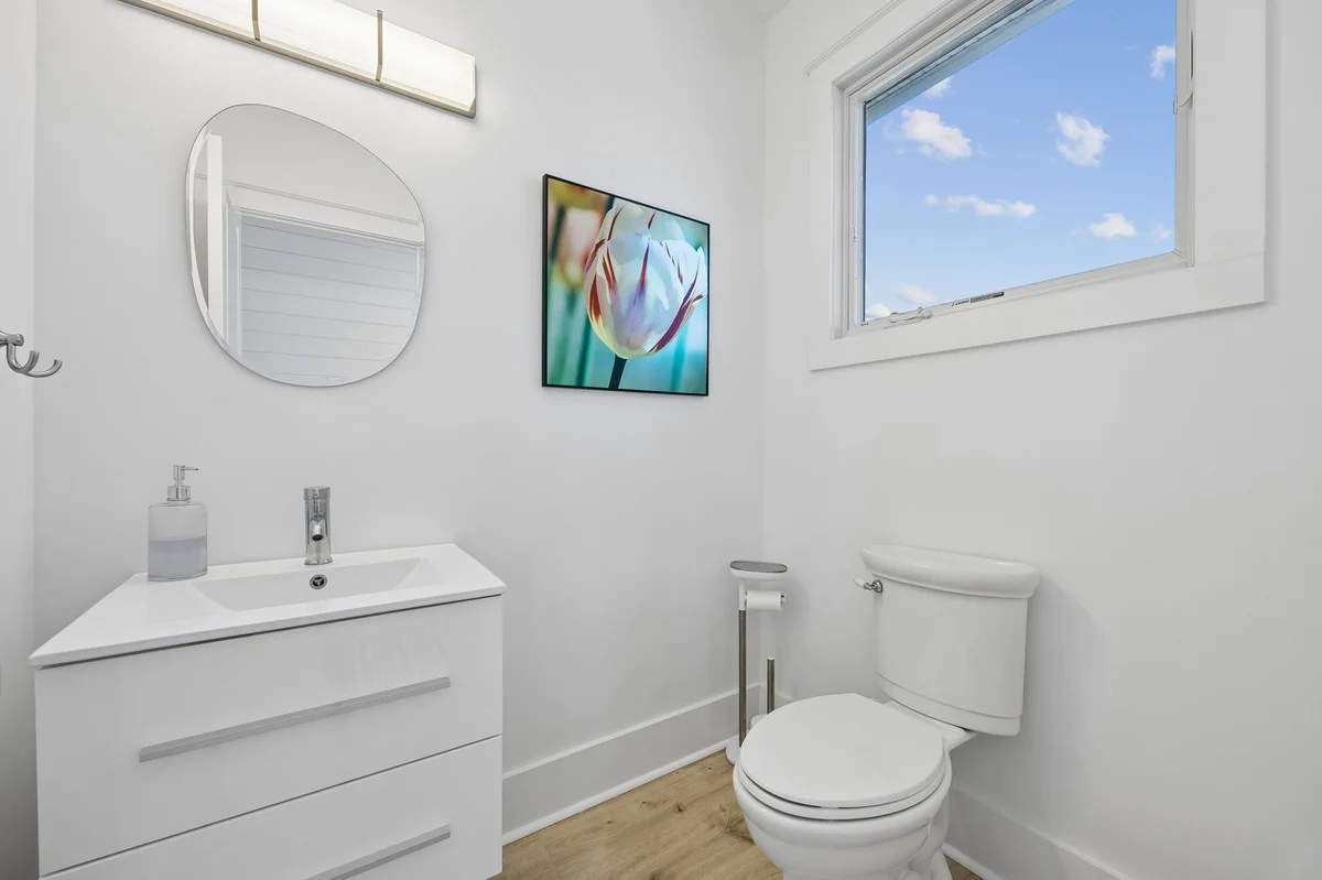 Bathroom 2 image 1