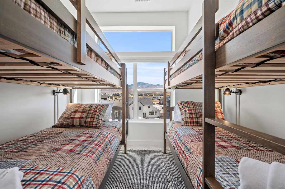 Bedroom 1 image 1