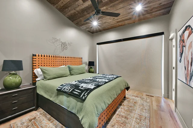 Bedroom 1 image 1