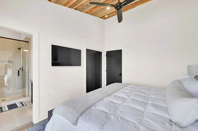 Bedroom 1 image 1