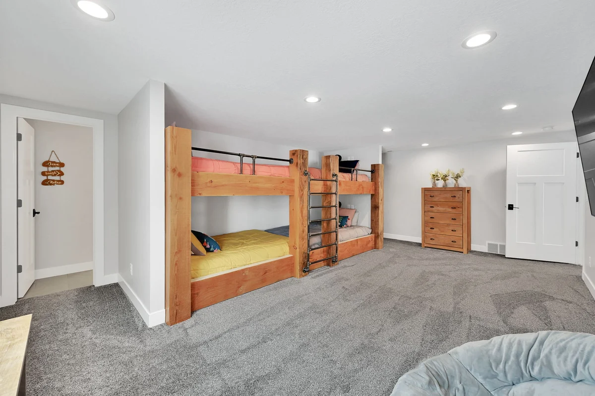 Bedroom 1 image 1
