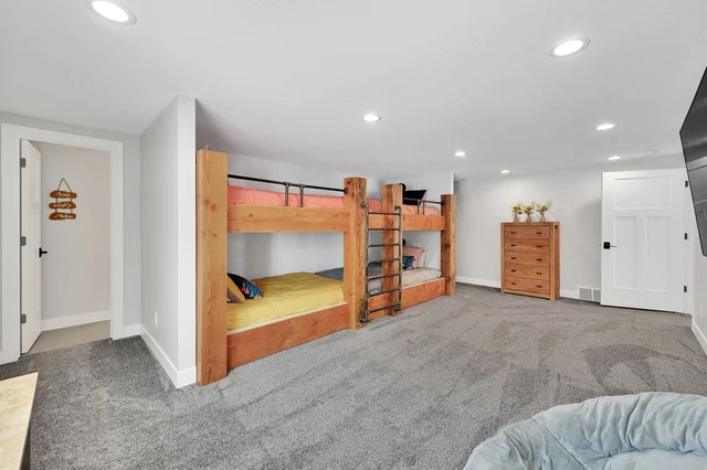 Bedroom 1 image 1