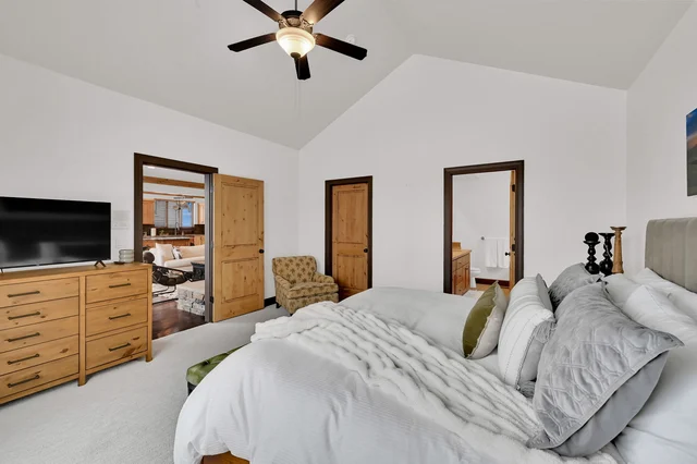Bedroom 5 image 1