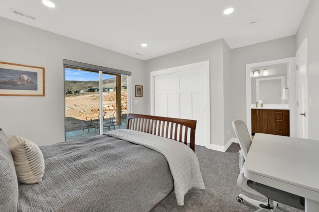 Bedroom 3 image 1