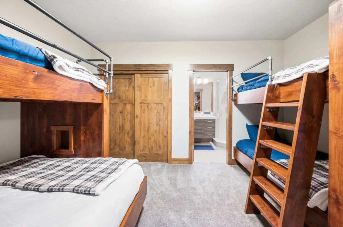Bedroom 3 image 1