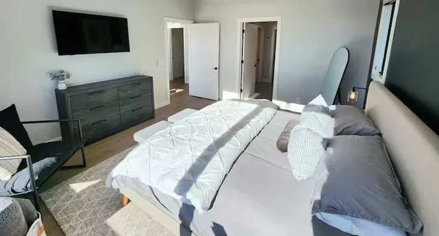 Bedroom 3 image 1