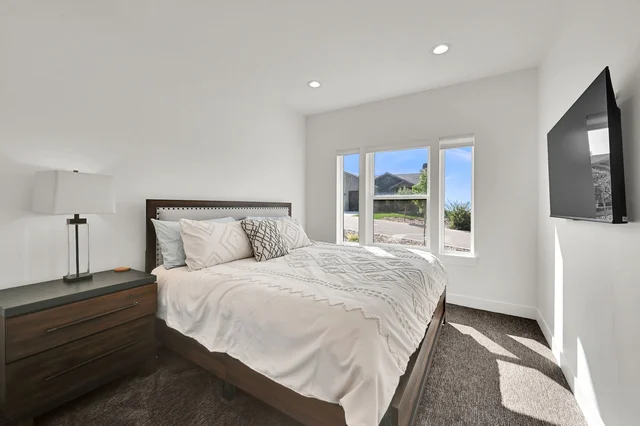 Bedroom 1 image 1