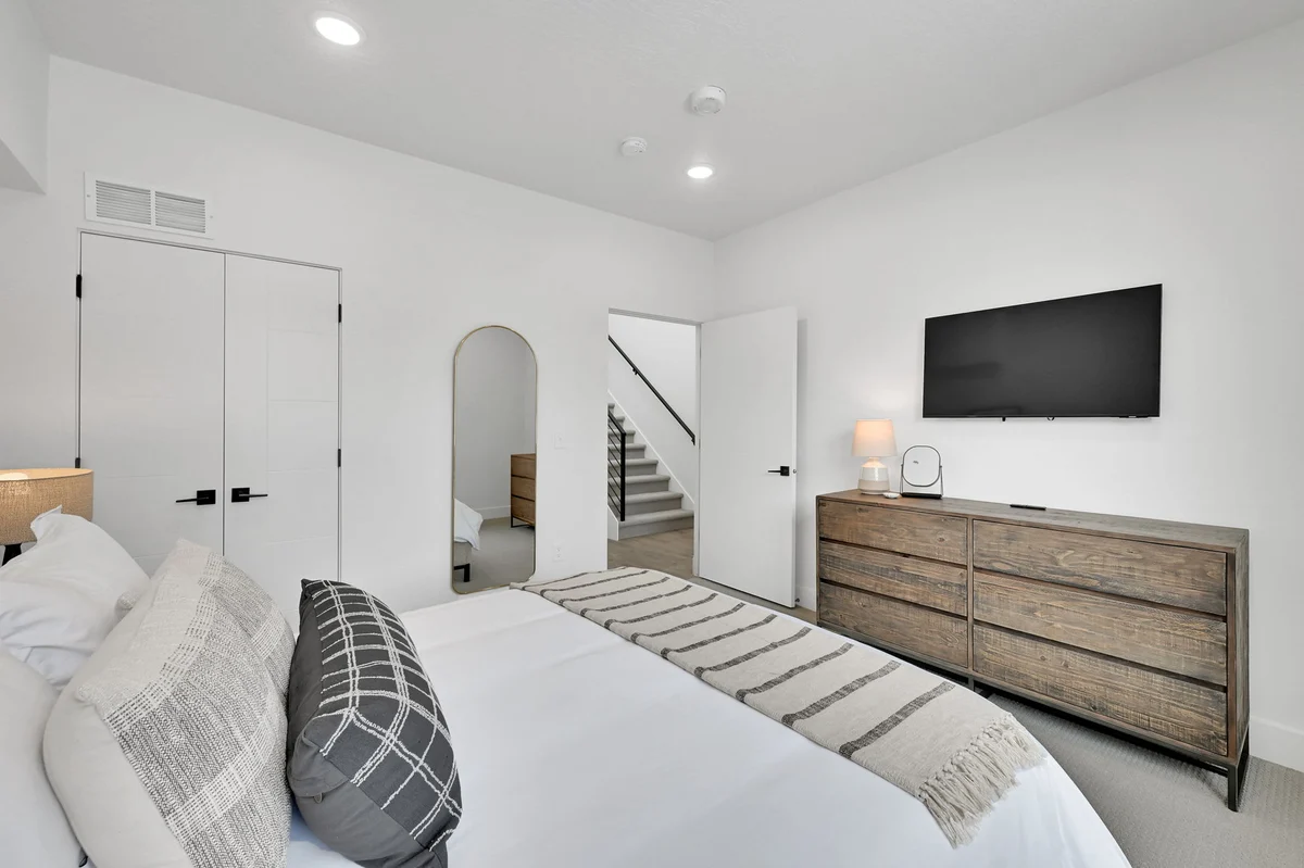 Bedroom 1 image 1