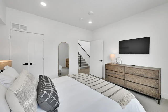 Bedroom 1 image 1