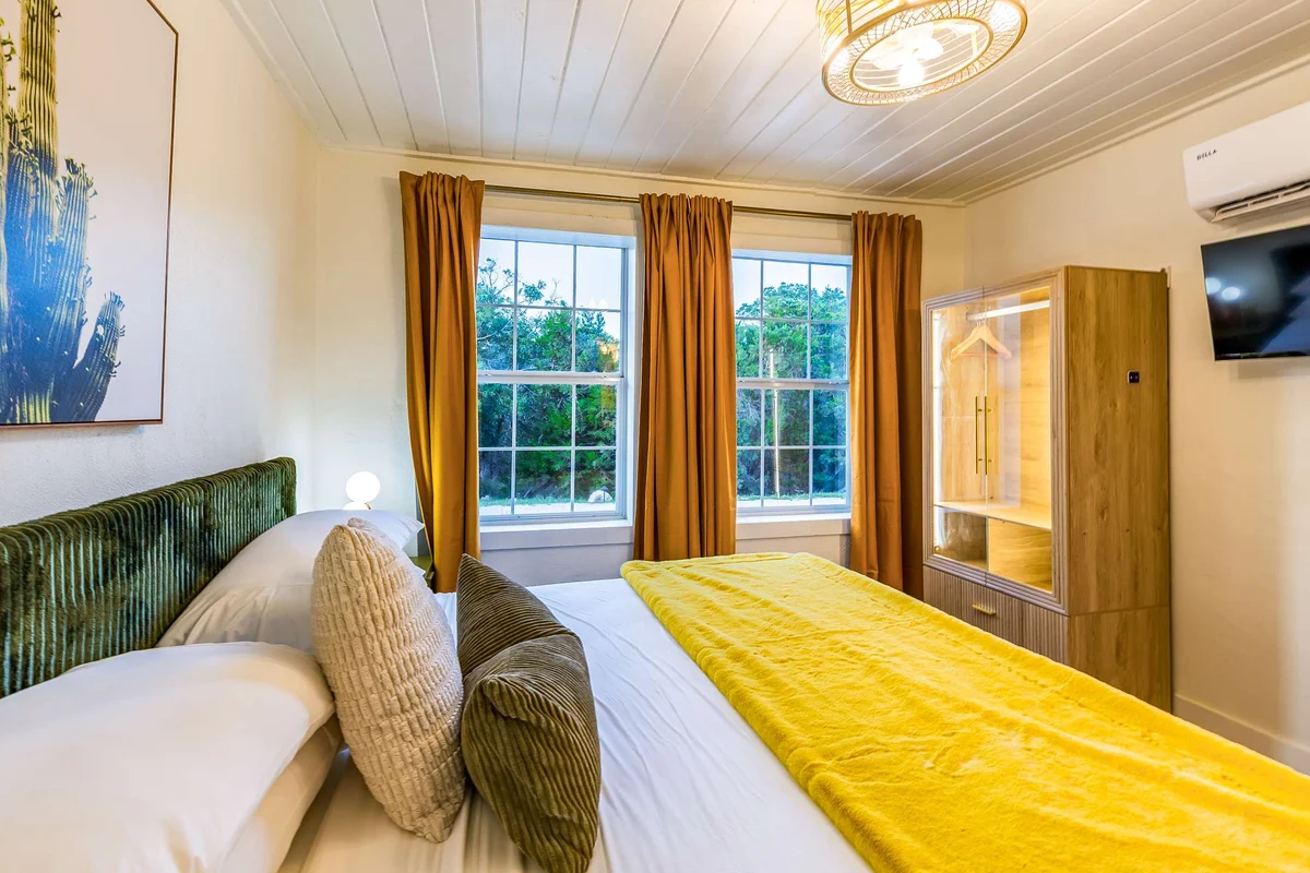 Bedroom image 1