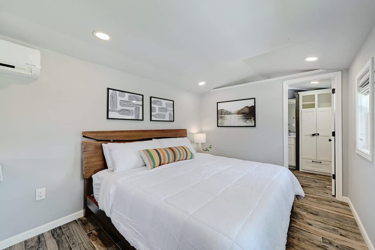 Bedroom image 1