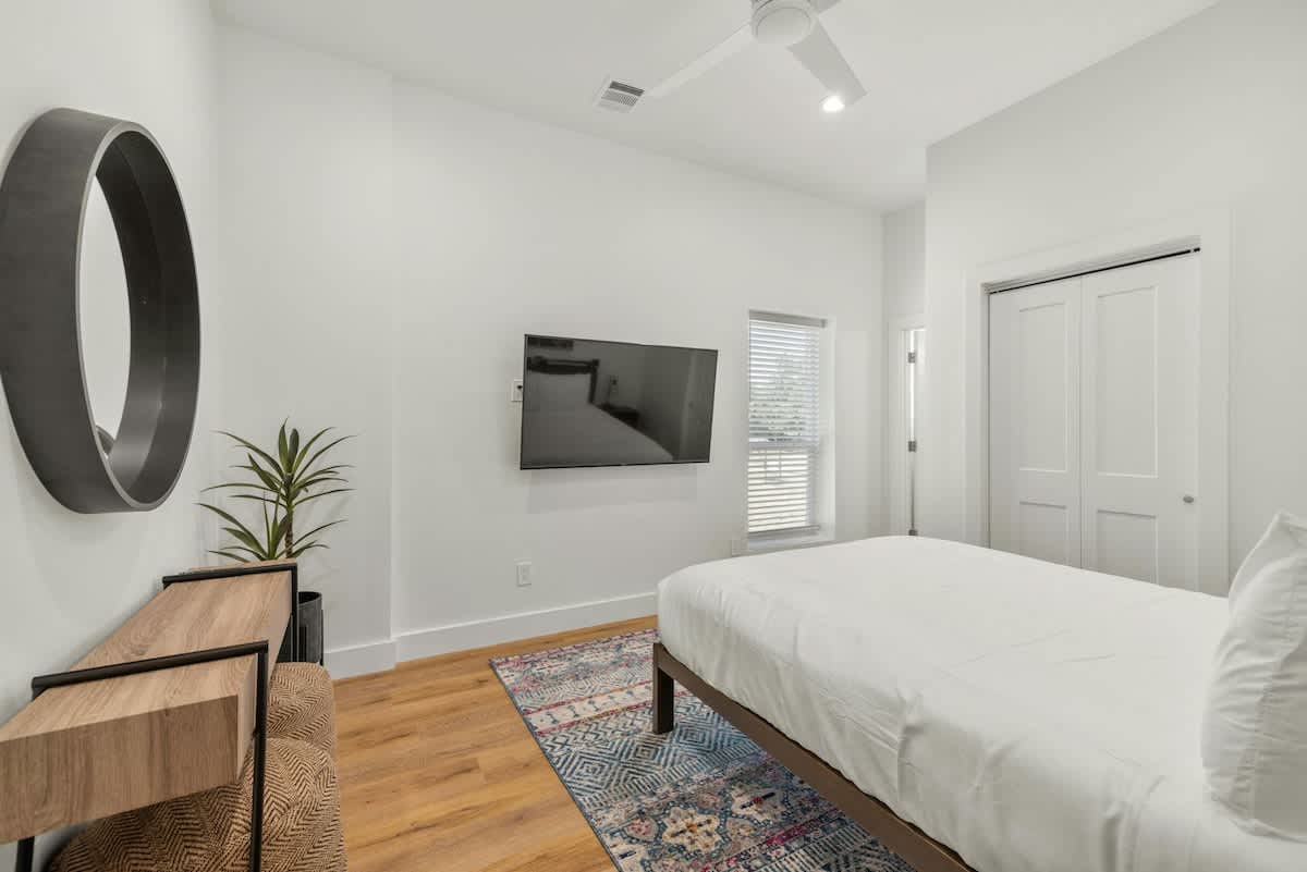 Bedroom image 1