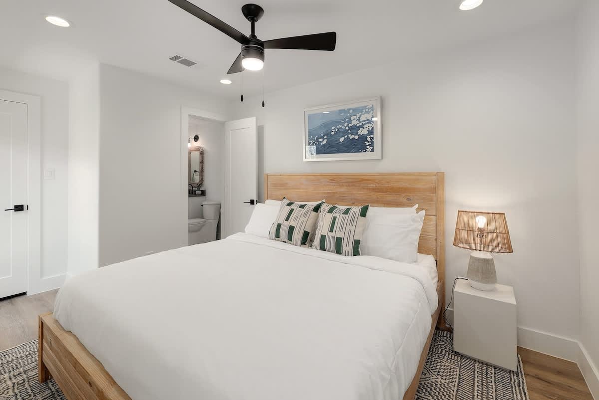 Bedroom image 1