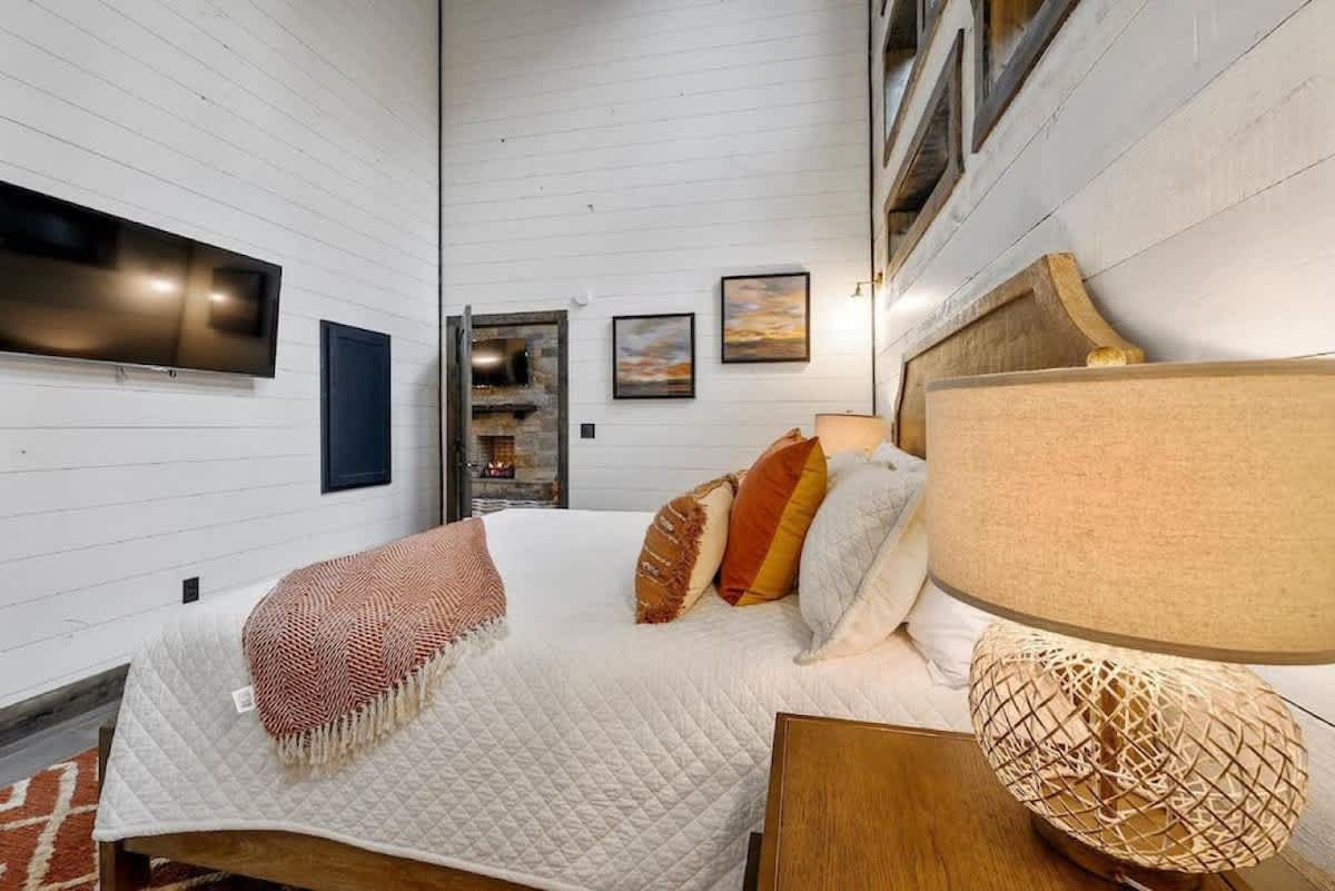 Bedroom image 1