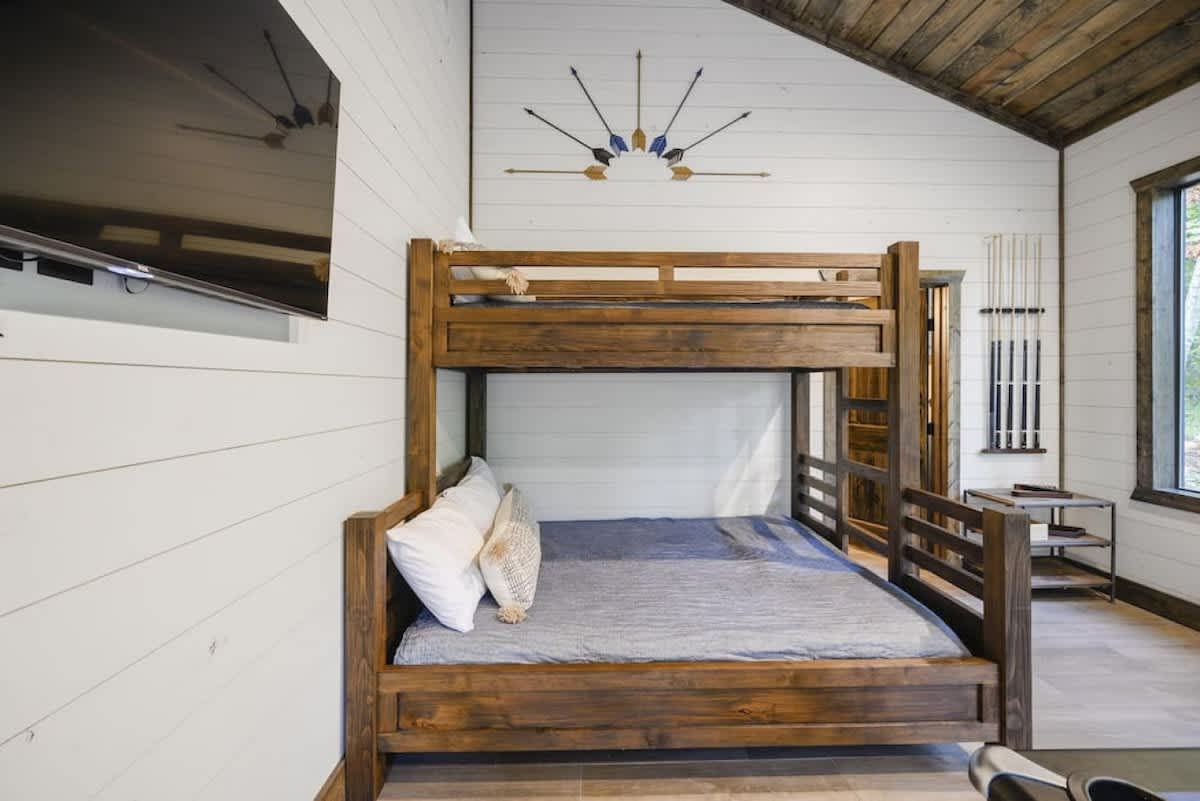 Bedroom image 1